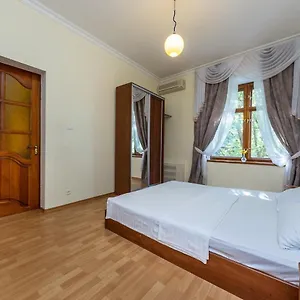 alex-apartments-near-independence-square-kiev.hotels-of-kiev.com/